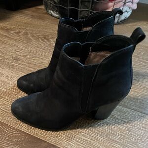 Michael kors women’s booties